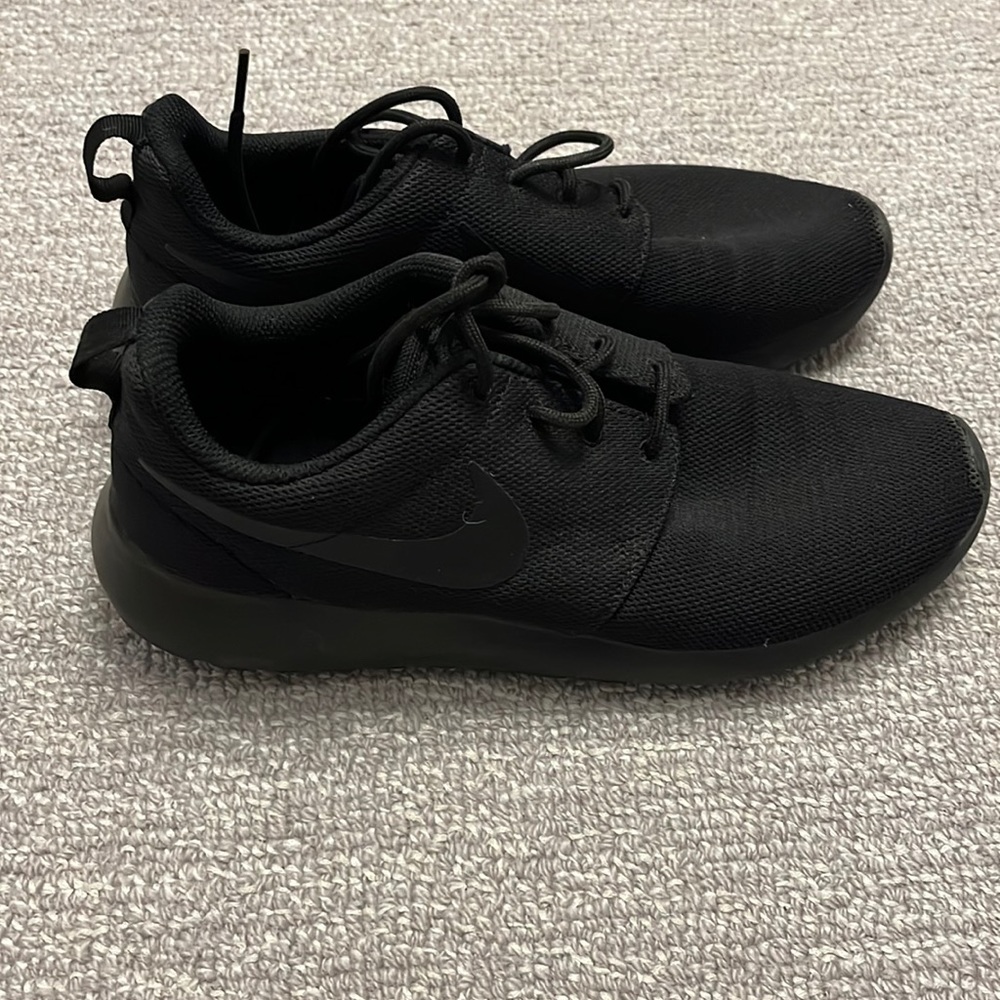 Nike Women’s size 8.5 all black sneakers